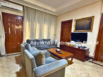 Rumah di Town House area Simprug, Kebayoran Lama Jakarta Selatan