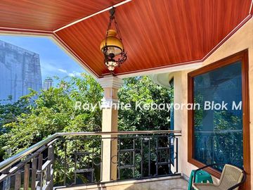 Rumah di Town House area Simprug, Kebayoran Lama Jakarta Selatan