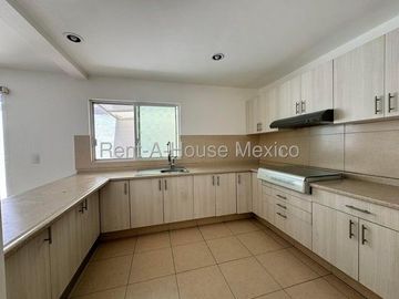 RENTA. Casa con amenidades y 3 recámaras - El Mirador