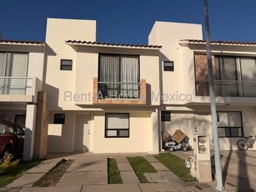 RENTA. Casa con amenidades y 3 recámaras - El Mirador