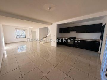 RENTA. Casa con amenidades y 3 recámaras - El Mirador