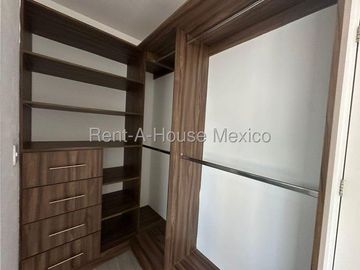 RENTA. Casa con amenidades y 3 recámaras - Zákia