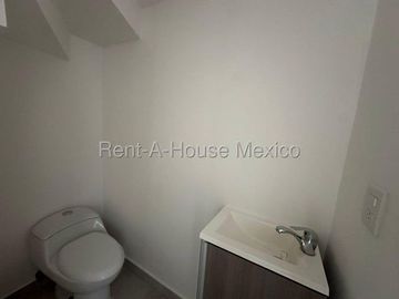 RENTA. Casa con amenidades y 3 recámaras - Zákia
