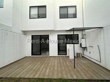 RENTA. Casa con amenidades y 3 recámaras - Zákia