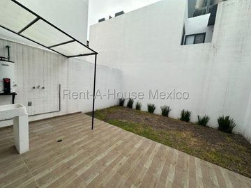 RENTA. Casa con amenidades y 3 recámaras - Zákia