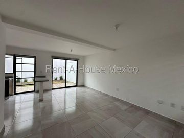 RENTA. Casa con amenidades y 3 recámaras - Zákia