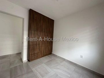 RENTA. Casa con amenidades y 3 recámaras - Zákia