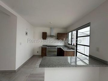 RENTA. Casa con amenidades y 3 recámaras - Zákia