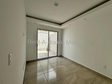 Casa con 3 recámaras y sala de TV. RENTA, Zarú Zákia