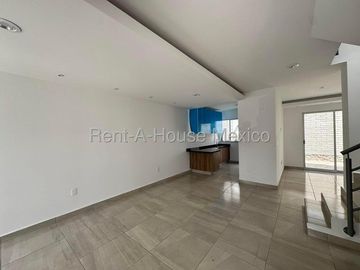 Casa con 3 recámaras y sala de TV. RENTA, Zarú Zákia