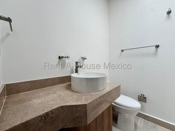 Casa con 3 recámaras y sala de TV. RENTA, Zarú Zákia