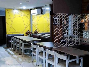 Di Sewakan Ruko Gandang 2 Lantai ( Connecting ) eks Kuliner Full Furnish di Duren Sawit Jakarta Timur
