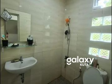 MINIMALIS WHITE HOUSE IN KARANG MAS JIMBARAN FOR RENT
