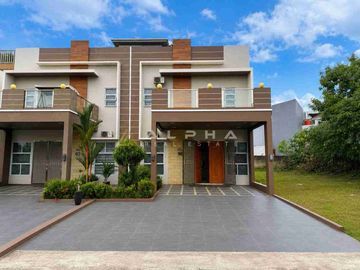 Dijual Rumah 2,5 Lantai Beverly Green Avenue, Batam Center