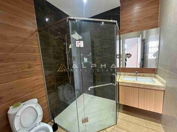 Dijual Rumah 2,5 Lantai Beverly Green Avenue, Batam Center