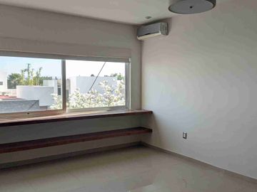RENTA DE CASA EN JURICA PRIVADA REGENCY moderna