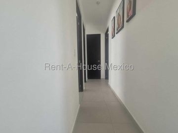 RENTA. Casa amueblada con 3 recámaras, amenidades, área de TV - Paseo San Junípero