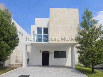 RENTA. Casa amueblada con 3 recámaras, amenidades, área de TV - Paseo San Junípero