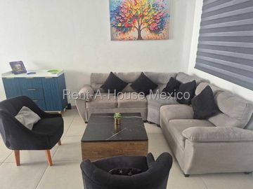 RENTA. Casa amueblada con 3 recámaras, amenidades, área de TV - Paseo San Junípero