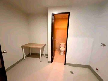 1BR Uptown Parksuites T2