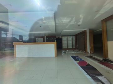 Ex Showroom 450Juta per Tahun Strategis, dekat Mall, Toll, Pinggir Jalan Besar di Bekasi