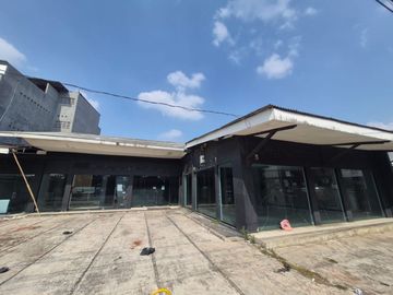 Ex Showroom 450Juta per Tahun Strategis, dekat Mall, Toll, Pinggir Jalan Besar di Bekasi