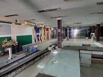 DIJUAL / DISEWAKAN – Gedung Komersial di Jl. Pramuka Raya, Jakarta Pusat