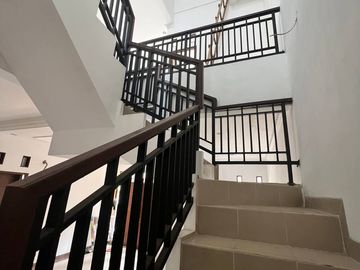 Dijual Rumah 2 Lantai Jalan Pandan Wangi Perum Bulog Pondok Melati Bekasi