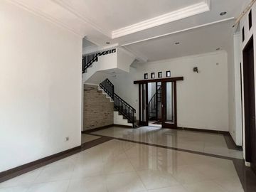 Dijual Rumah 2 Lantai Jalan Pandan Wangi Perum Bulog Pondok Melati Bekasi