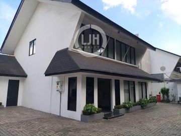 Disewakan Ruang Usaha di Kebayoran Baru Jakarta Selatan Furnished