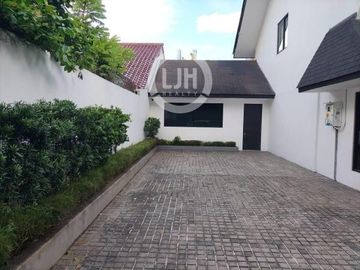 Disewakan Ruang Usaha di Kebayoran Baru Jakarta Selatan Furnished