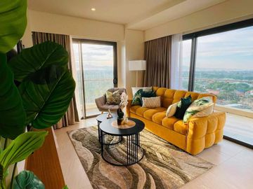 1 bedroom with balcony and corner unit