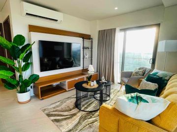 1 bedroom with balcony and corner unit