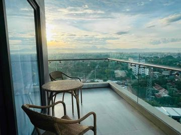 1 bedroom with balcony and corner unit