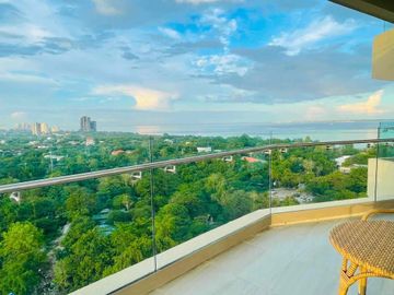 1 bedroom with balcony and corner unit