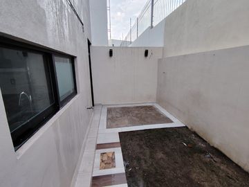 RENTA DE CASA EN VALLES DEL MOLINO B ZONA NORTE