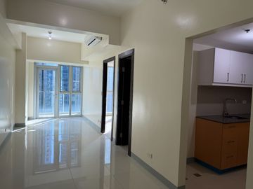 For Sale Executive 1 Bedroom Rent to Own Condo in Uptown Parksuites 2 BGC Taguig near Grand Hyatt