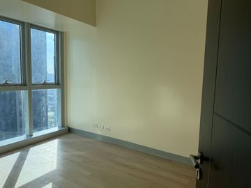 For Sale Executive 1 Bedroom Rent to Own Condo in Uptown Parksuites 2 BGC Taguig near Grand Hyatt