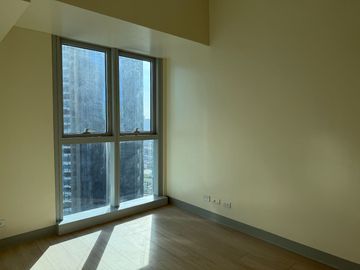 For Sale Executive 1 Bedroom Rent to Own Condo in Uptown Parksuites 2 BGC Taguig near Grand Hyatt