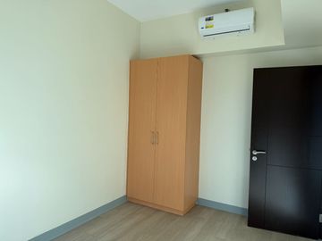 For Sale Executive 1 Bedroom Rent to Own Condo in Uptown Parksuites 2 BGC Taguig near Grand Hyatt
