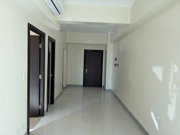 For Sale Executive 1 Bedroom Rent to Own Condo in Uptown Parksuites 2 BGC Taguig near Grand Hyatt