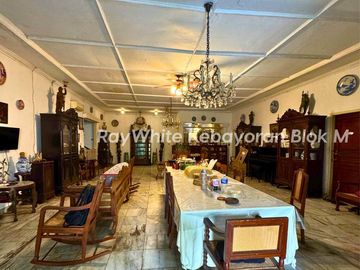 Rumah di Jual di jalan Kemang Selatan Raya