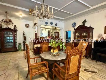 Rumah di Jual di jalan Kemang Selatan Raya
