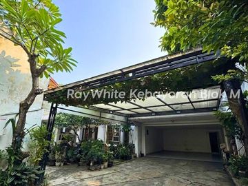 Rumah di Jual di jalan Kemang Selatan Raya