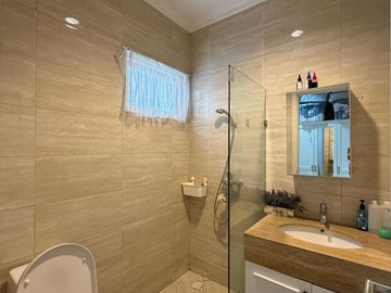 DIJUAL RUMAH DE MANSION ALAM SUTERA FULL FURNISHED 3 LANTAI