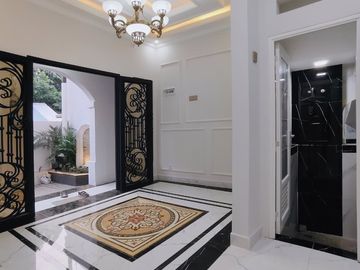 RUMAH BARU MEWAH MODERN CLASSIC STRATEGIS DEKAT TOL CIJAGO KUKUSAN DI CURUG AGUNG TANAH BARU BEJI DEPOK
