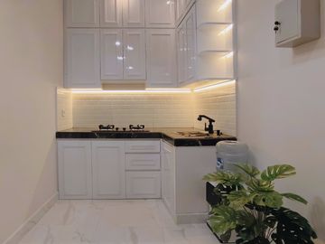 RUMAH BARU MEWAH MODERN CLASSIC STRATEGIS DEKAT TOL CIJAGO KUKUSAN DI CURUG AGUNG TANAH BARU BEJI DEPOK