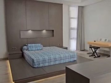 Rumah Mewah Full Furnished dengan Kolam Renang di Istana Dieng Malang. Dekat Universitas Brawijaya, UM, MATOS, Cyber Mall, Rumah Sakit.MLG00081