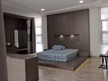 Rumah Mewah Full Furnished dengan Kolam Renang di Istana Dieng Malang. Dekat Universitas Brawijaya, UM, MATOS, Cyber Mall, Rumah Sakit.MLG00081