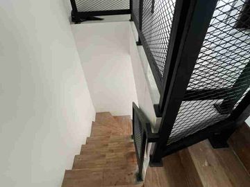 Di Jual Rumah 2 Lantai, Lokasi Strategis, Bebas Banjir, di Harapan Indah, Bekasi